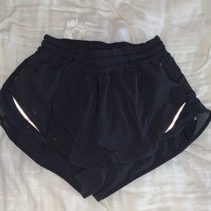 Black Lululemon 2.5 inseam Hotty Hot Shorts